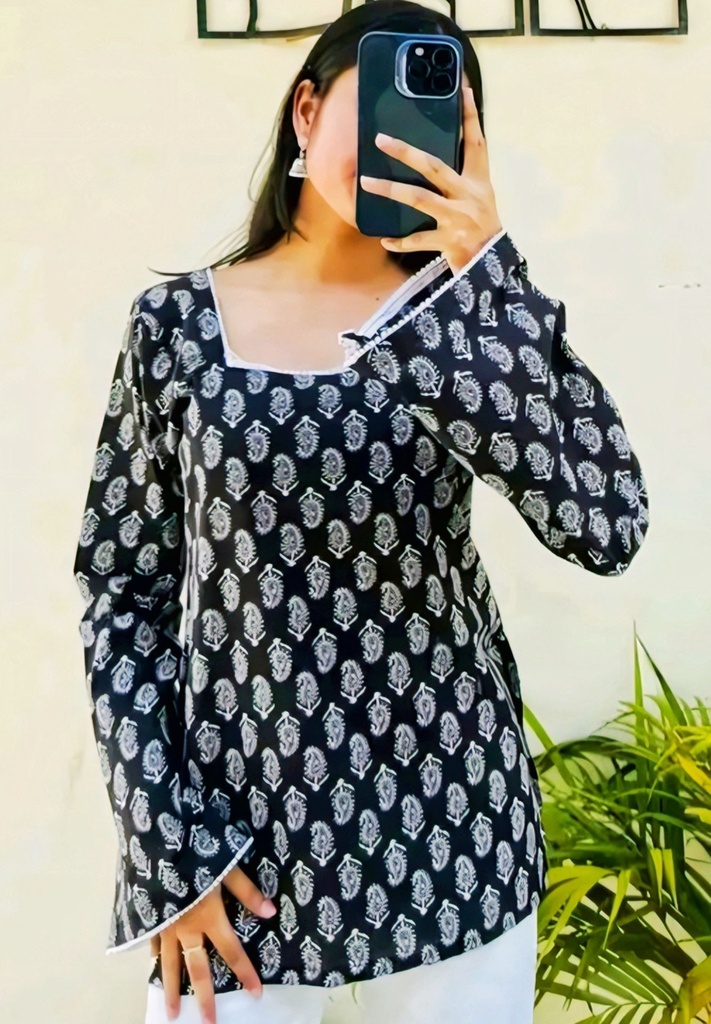 White pattern printed on black kurti (XS)