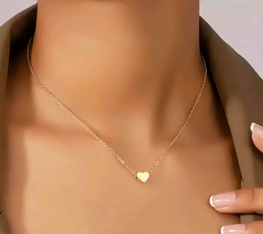 Minimal Gold Heart Pendant Necklace