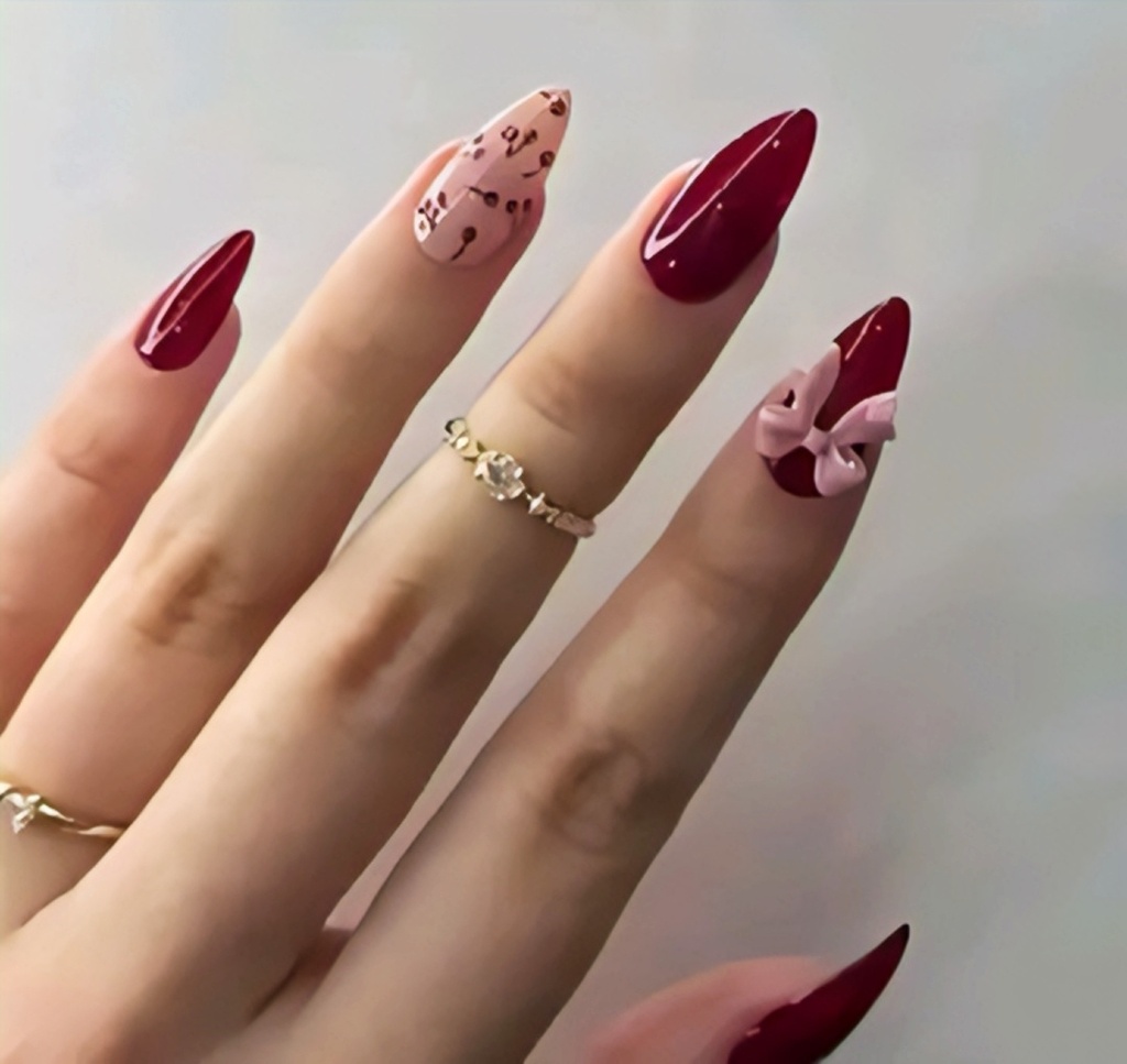 Almond Shape Artificial Nails